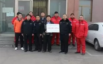 交警大隊(duì)深入?；\(yùn)輸公司進(jìn)行春運(yùn)安全檢查
