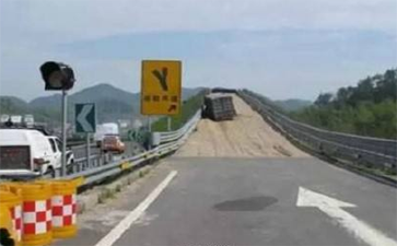 青島大件運(yùn)輸公司:高速路上意外遇到路標(biāo)指示誰(shuí)的錯(cuò)